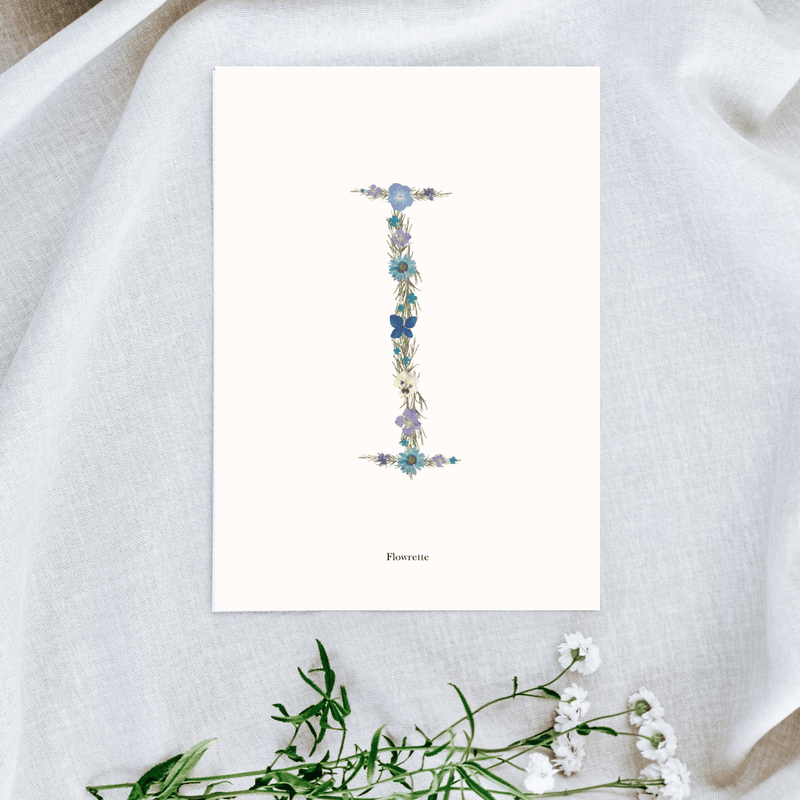 petite-affiche-herbier-lettre-flowrette-bleue
