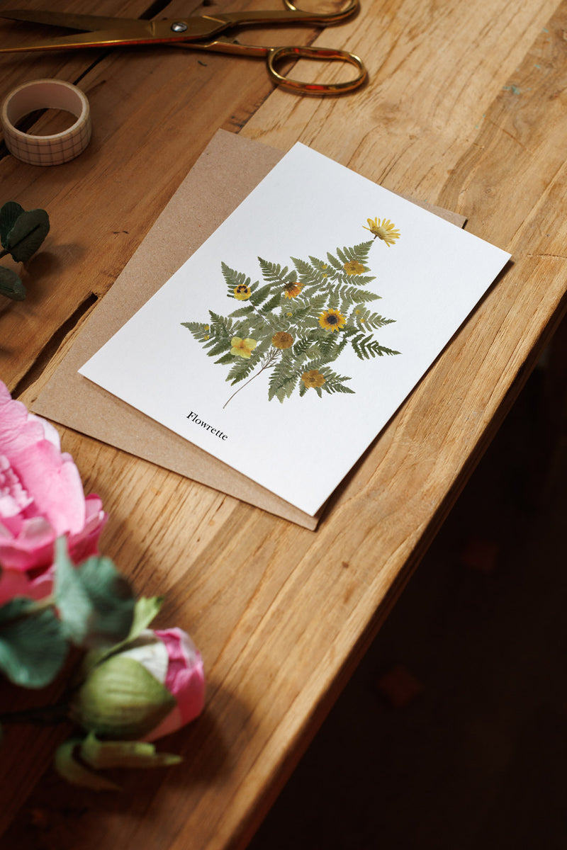 Cartolina gialla dell'albero di Natale