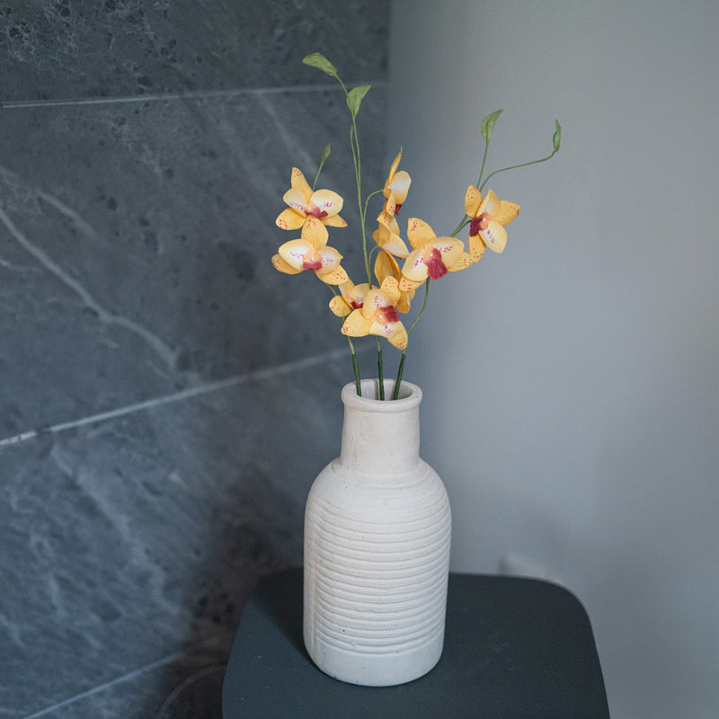 Orchidea Vanda in carta gialla