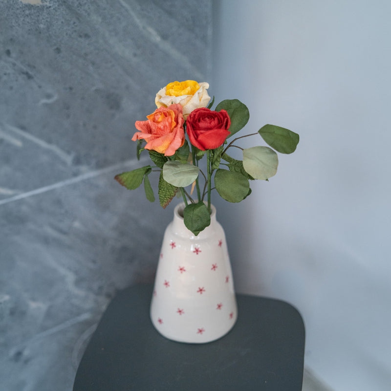 Tris di rose di carta