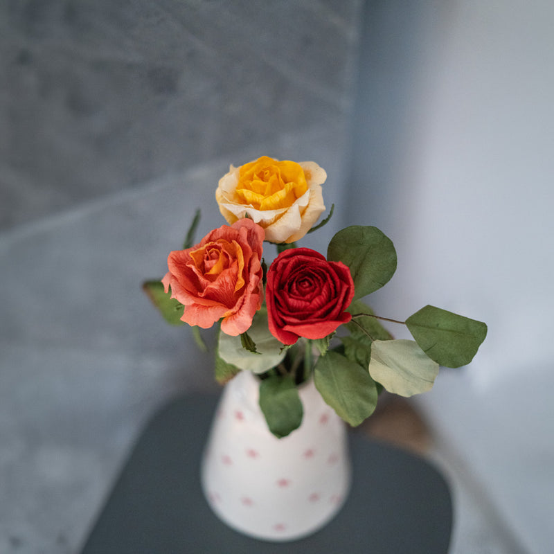 Tris di rose di carta