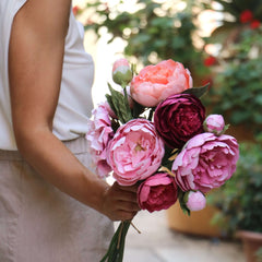 Fiori di carta bouquet che mescolano peonie