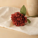 Dahlia en papier rouge foncé