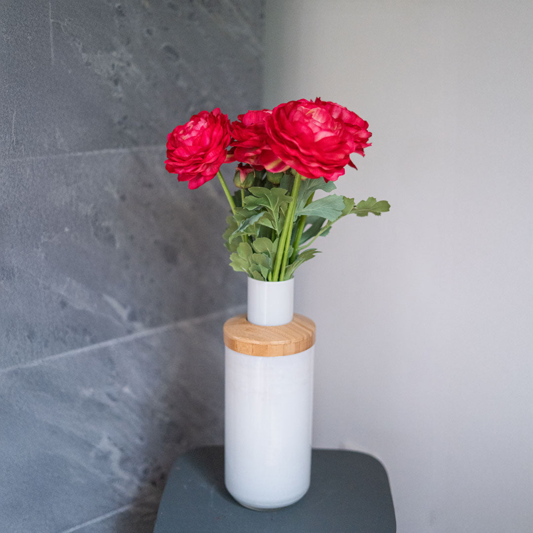 fiori artificiali a forma di fiore. Fiorellino di ranuncolo fucsia