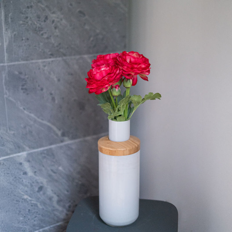 fiori artificiali a forma di fiore. Fiorellino di ranuncolo fucsia