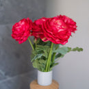 fiori artificiali a forma di fiore. Fiorellino di ranuncolo fucsia