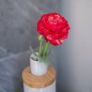 fiori artificiali a forma di fiore. Fiorellino di ranuncolo fucsia