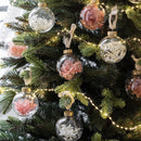 boules-de-noel-avec-fleurs